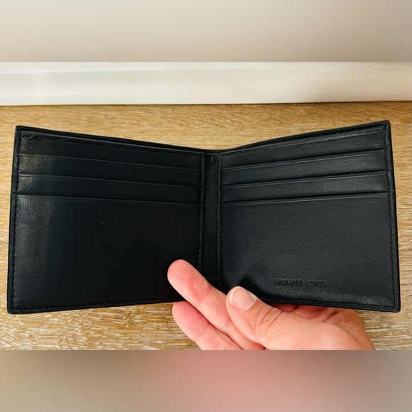 Michael Kors Men’s Slim Wallet - Brown Camel with Black Interior - Picture 5 of 9